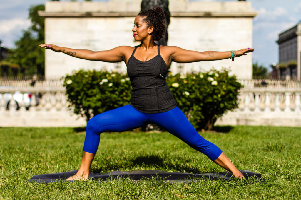 Allenarsi a casa con lo yoga: posizioni ed esercizi